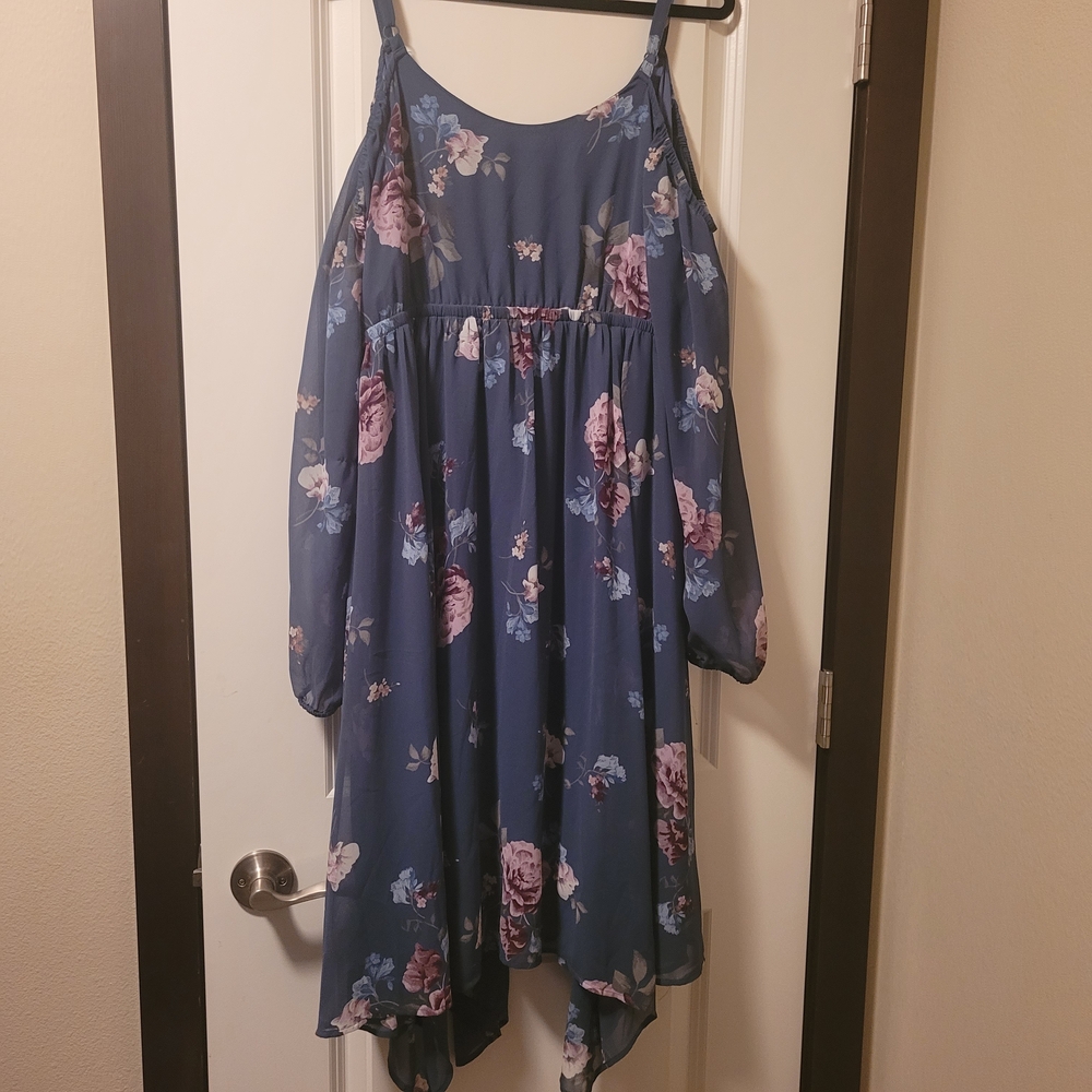 Torrid Women's Blue Floral Cold Shoulder Chiffon Dress Size 1X - Picture 4 of 7